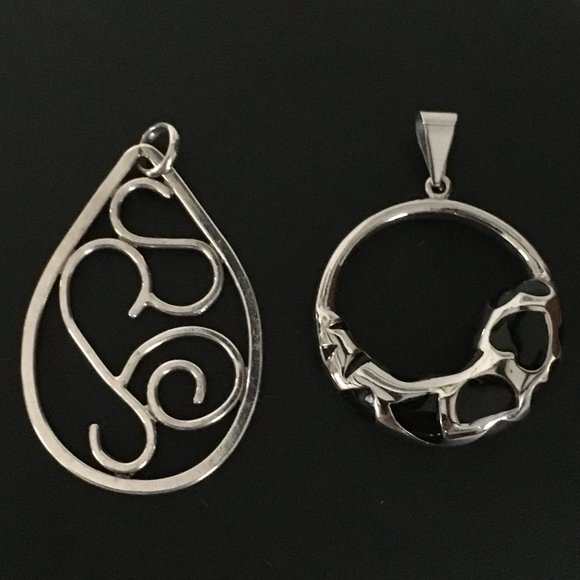 Set of 2 Vintage Silver Pendants - Picture 1 of 4